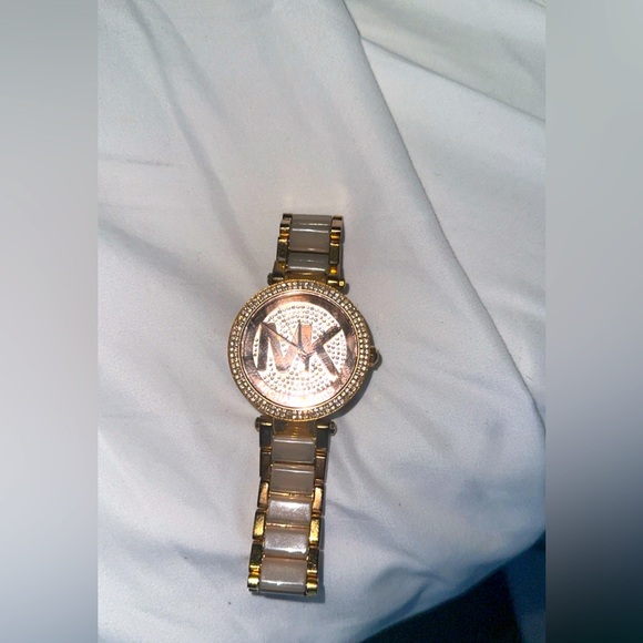 Rose gold Michael Kors watch - Picture 2 of 3